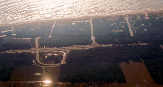 Vista area de la zona del puente del Silvi's de Gav Mar y del sector Llevant Mar de Gav Mar